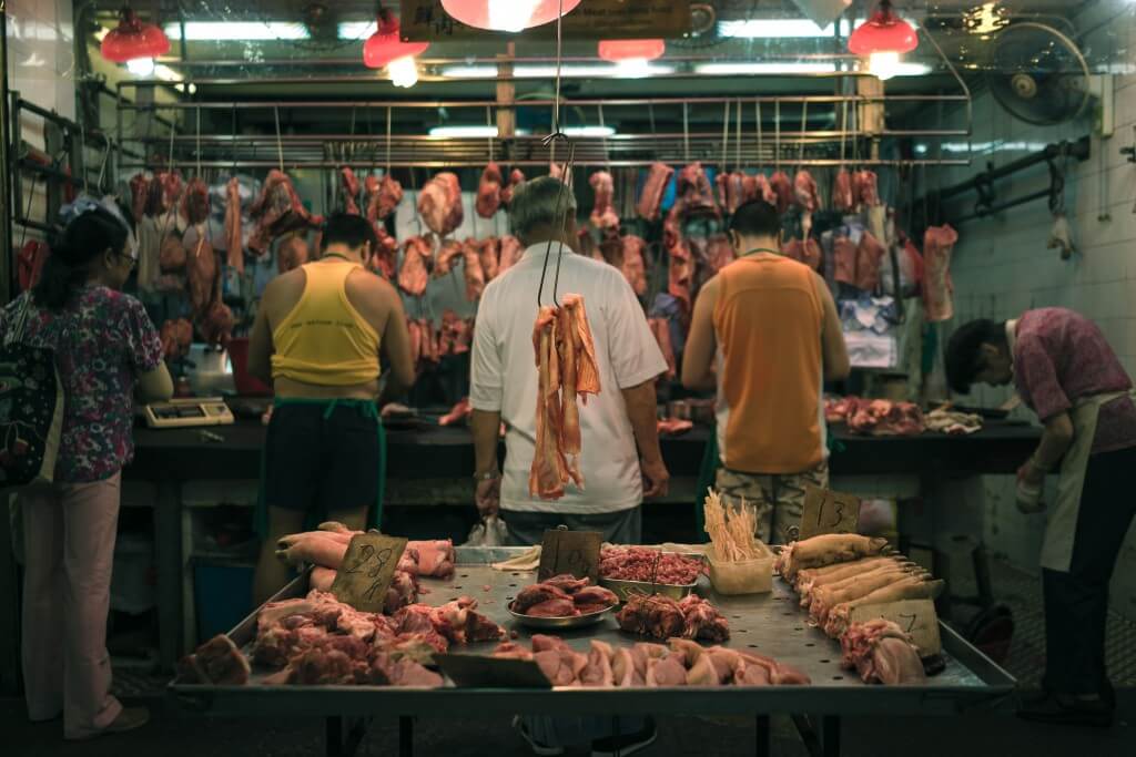 אטליז בשוק סיני. תצלום: Natalie Ng